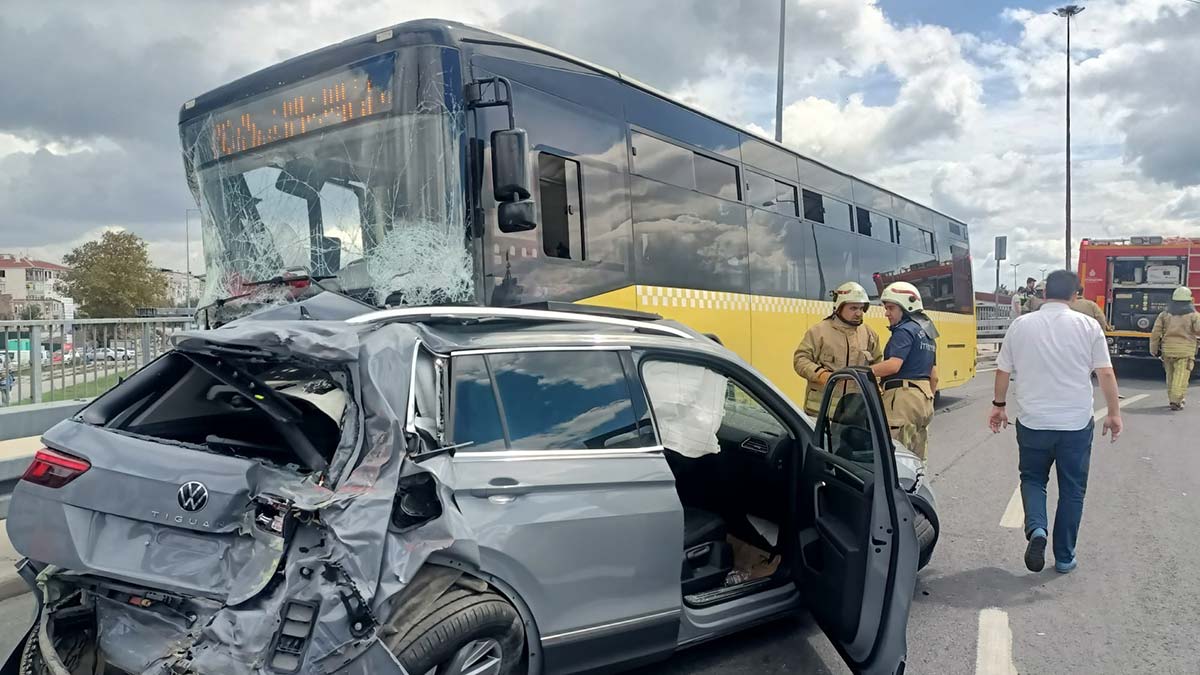 Yenikapı'da İETT otobüsü çok sayıda araca çarptı
