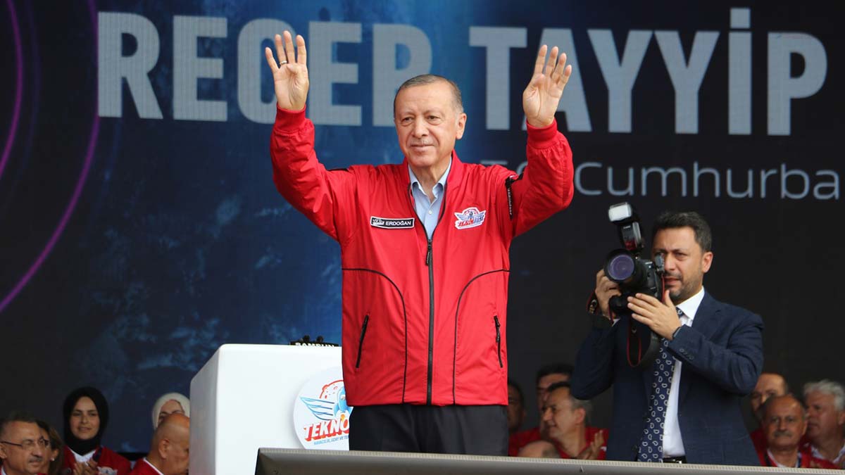 Yunanistan'a tek cümlemiz var; İzmir'i unutma