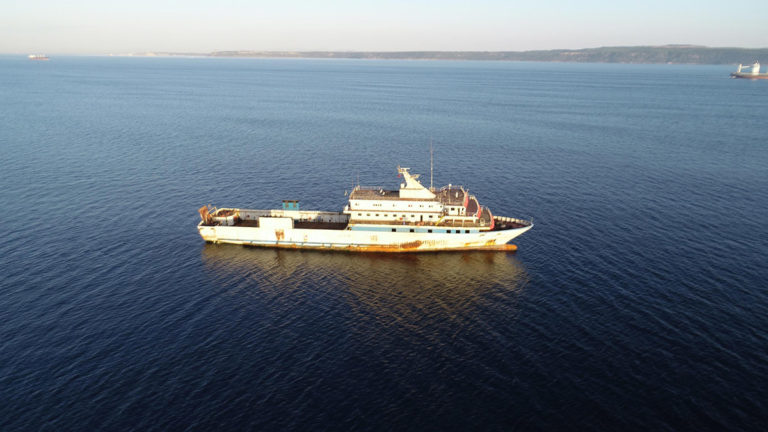 Yunanistan’ın taciz ateşi açtığı gemi Boğaz’da