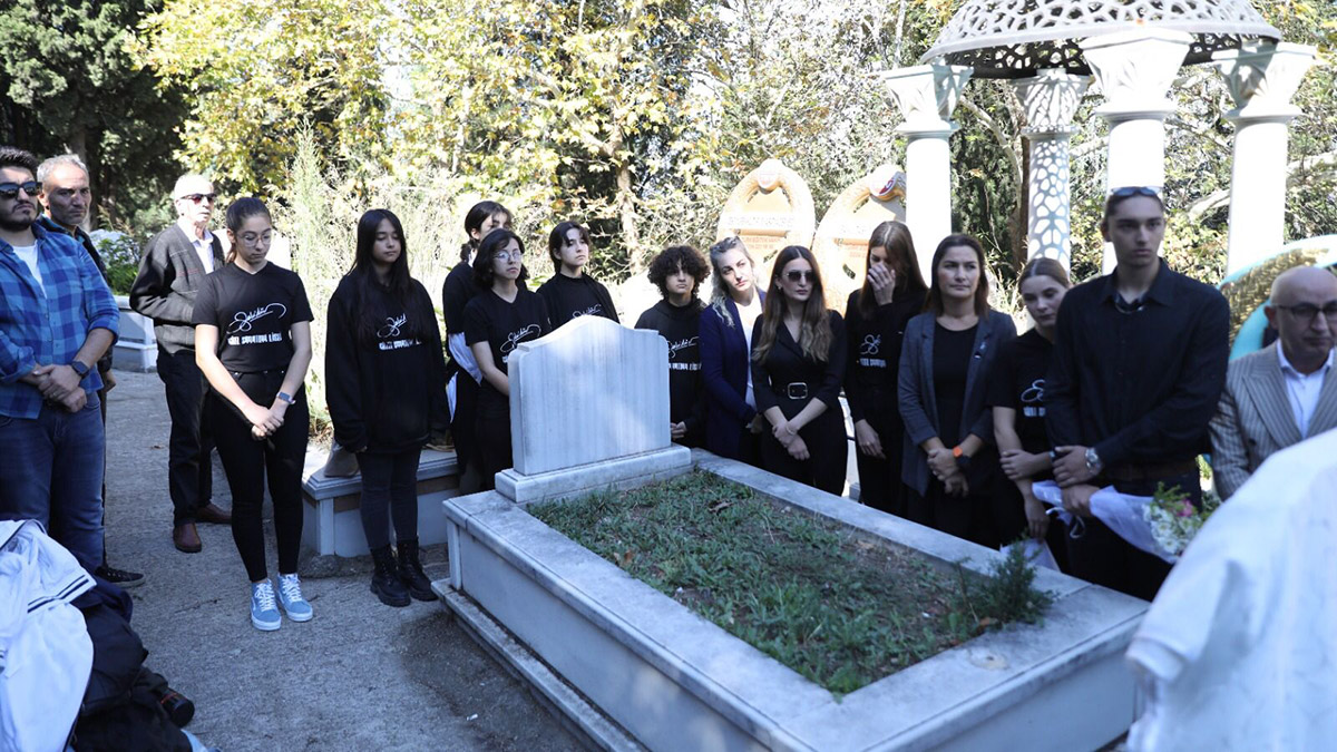 Zeki Müren ölümünün 26'ncı yılında anıldı