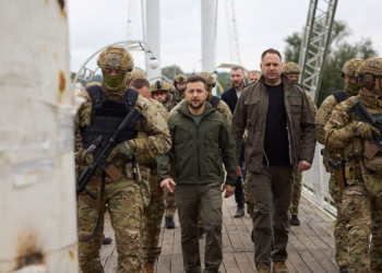 Zelenski'den İzyum'a sürpriz ziyaret