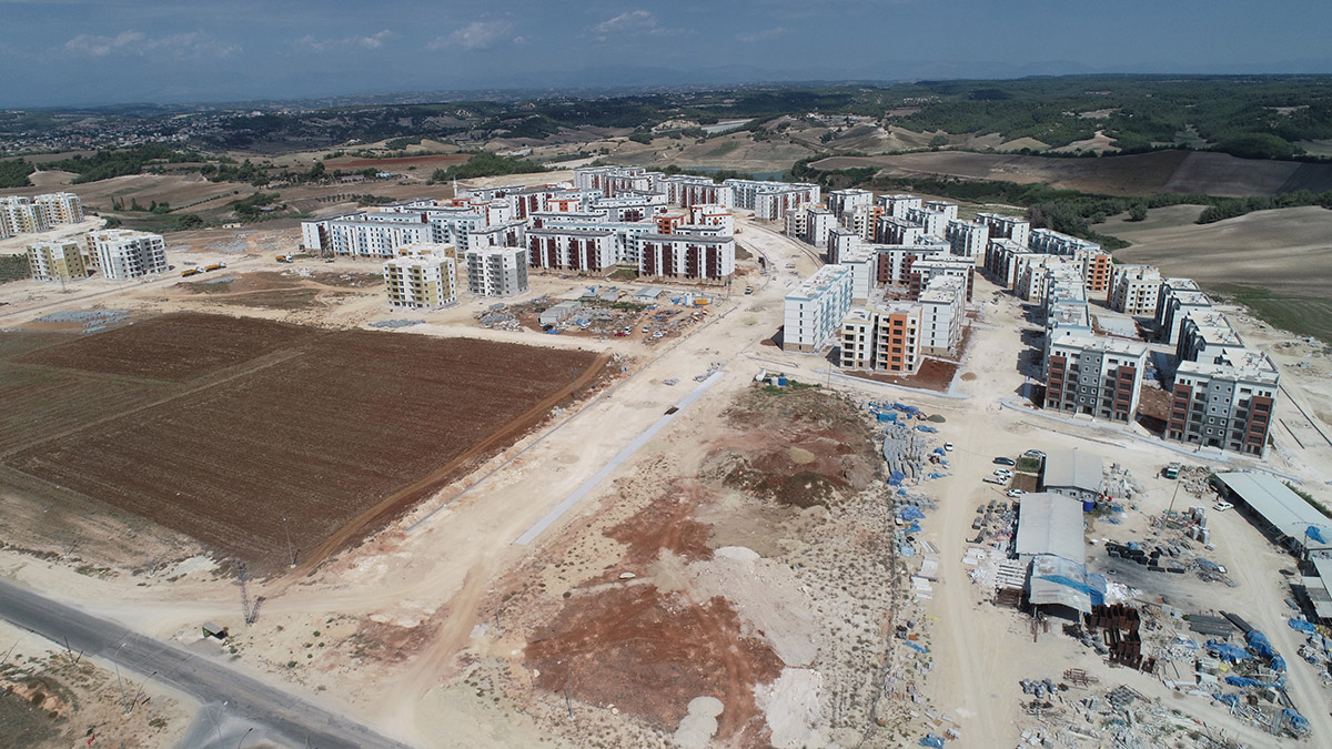 Cumhurbaşkanı Recep Tayyip Erdoğan’ın ‘Cumhuriyet tarihinin en büyük sosyal konut projesi’ olarak tanıttığı çalışma sonrası, Adana'da sosyal konut heyecanı yaşandı.