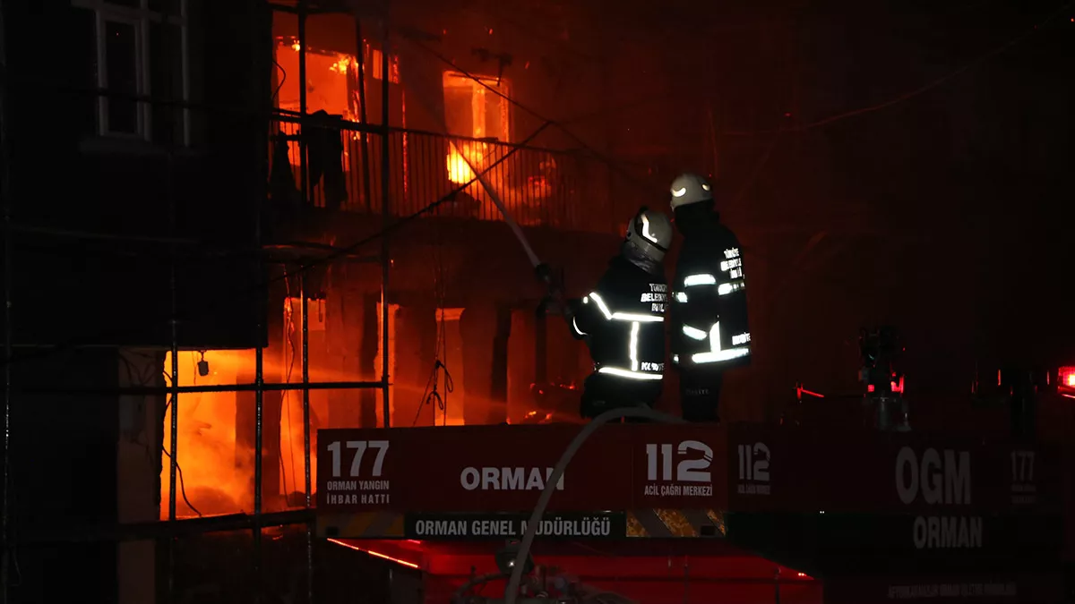 Afyonkarahisar'da yangında 3 ev kül oldu