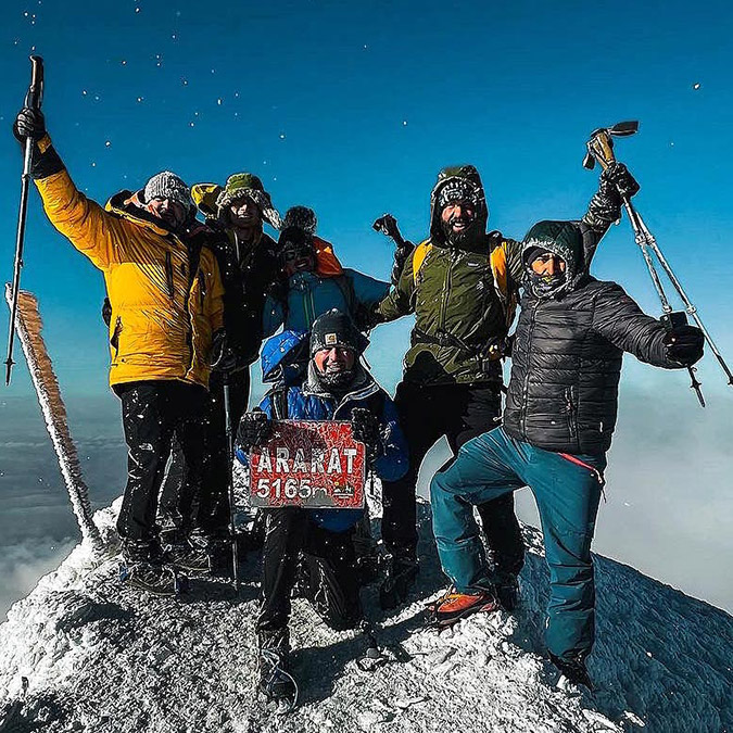 Ağrı Dağı zirvesinde Kraliçe Elizabeth'i andılar