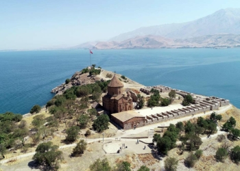 Akdamar Kilisesi'nde 10'uncu ayin