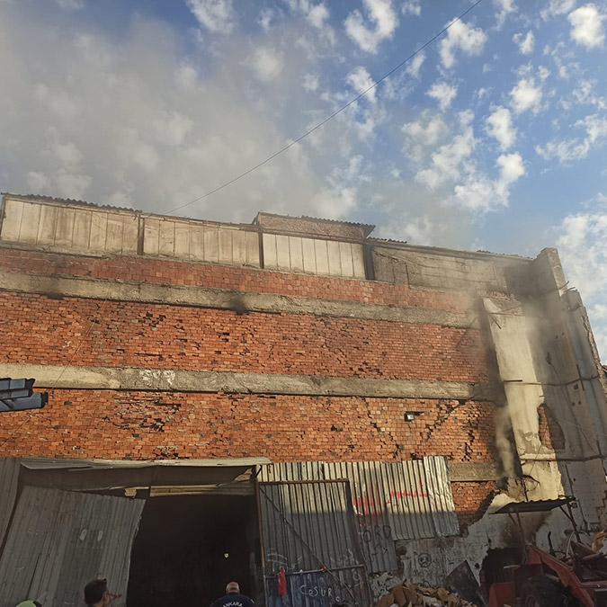 Ankara'da 3 katlı depoda yangın