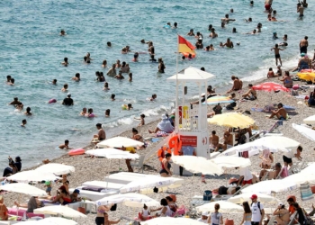 Sıcak hava nedeniyle sahillerde yoğunluk