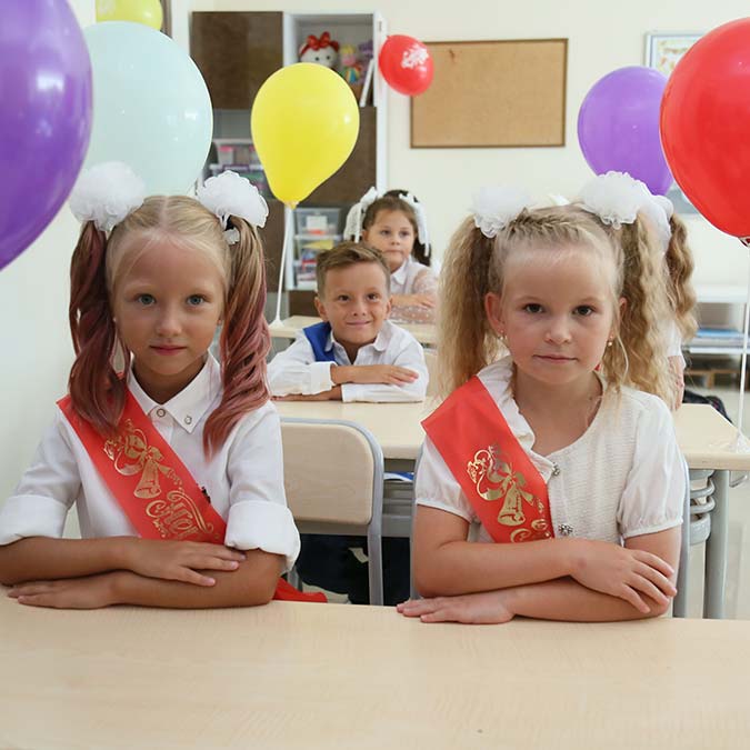 Rus okullarında ders zili çaldı