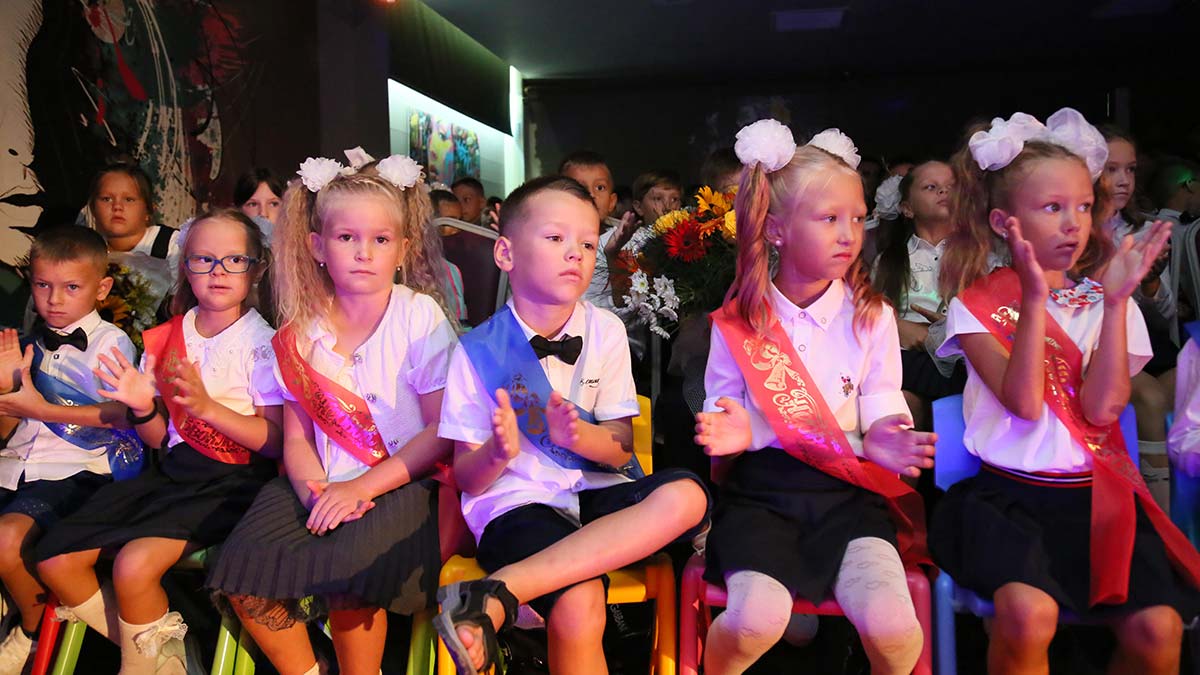 Rus okullarında ders zili çaldı