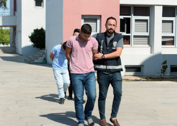 Uzun namlulu tüfekle arkadaşını vurdu