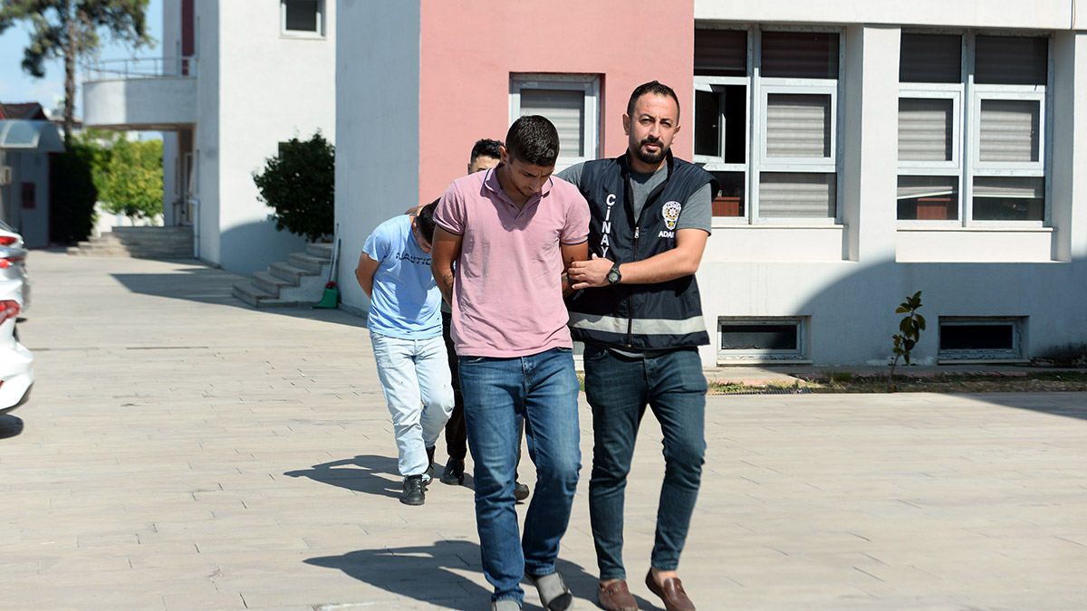 Uzun namlulu tüfekle arkadaşını vurdu