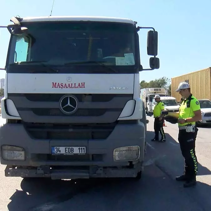 Arnavutköy'de hafriyat kamyonları denetlendi