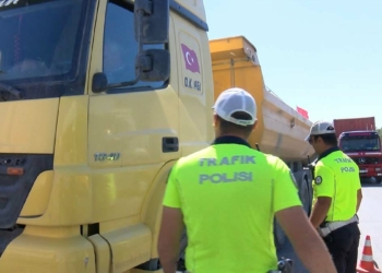 Arnavutköy'de hafriyat kamyonları denetlendi