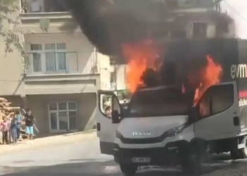 Nakliye kamyonetinde yangın çıktı