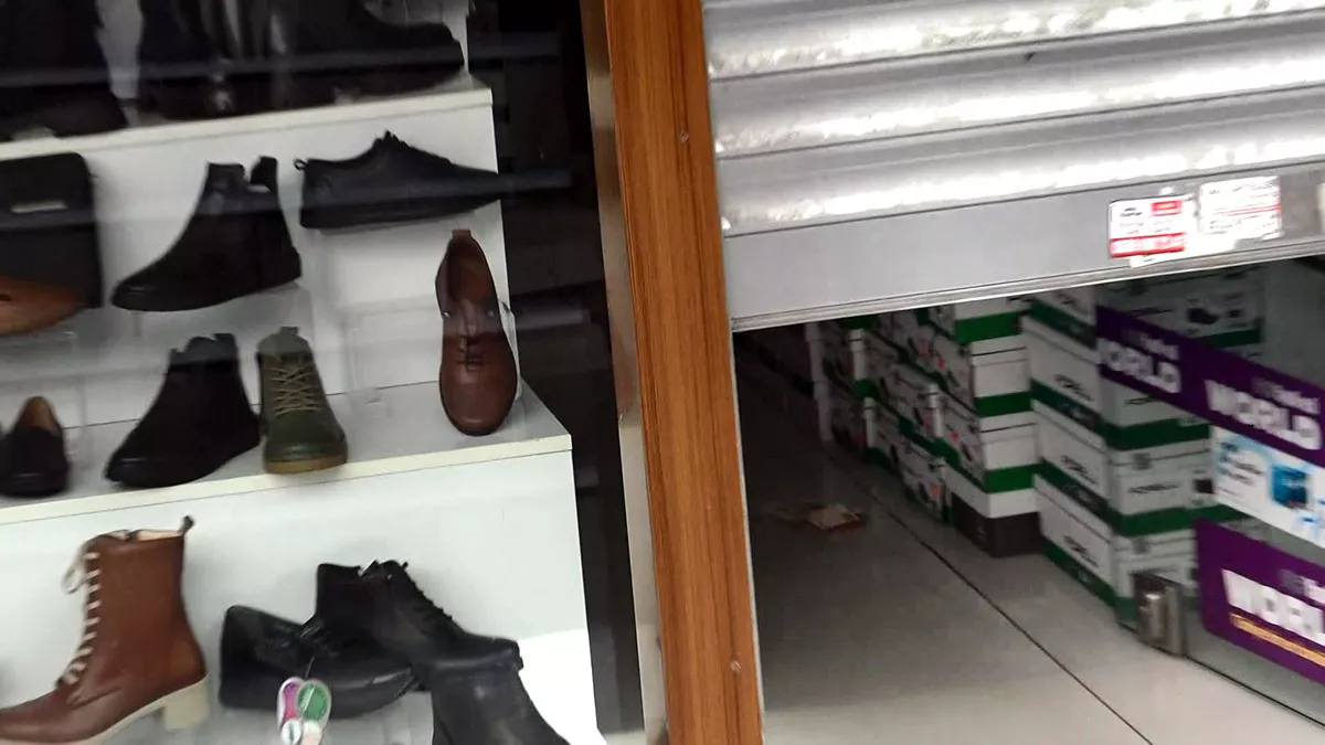 Avcılar'da ayakkabı mağazasından 650 bin lira çaldı