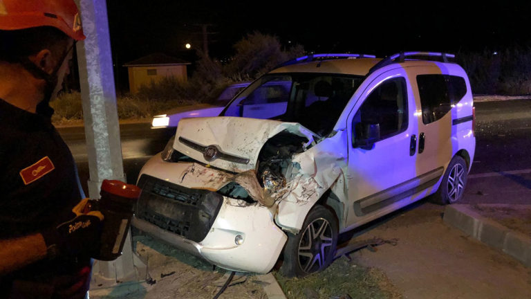 Aydın’da iki hafif ticari araç çarpıştı; 6 yaralı