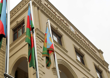 Azerbaycan ordusu askerlerine ateş açıldı
