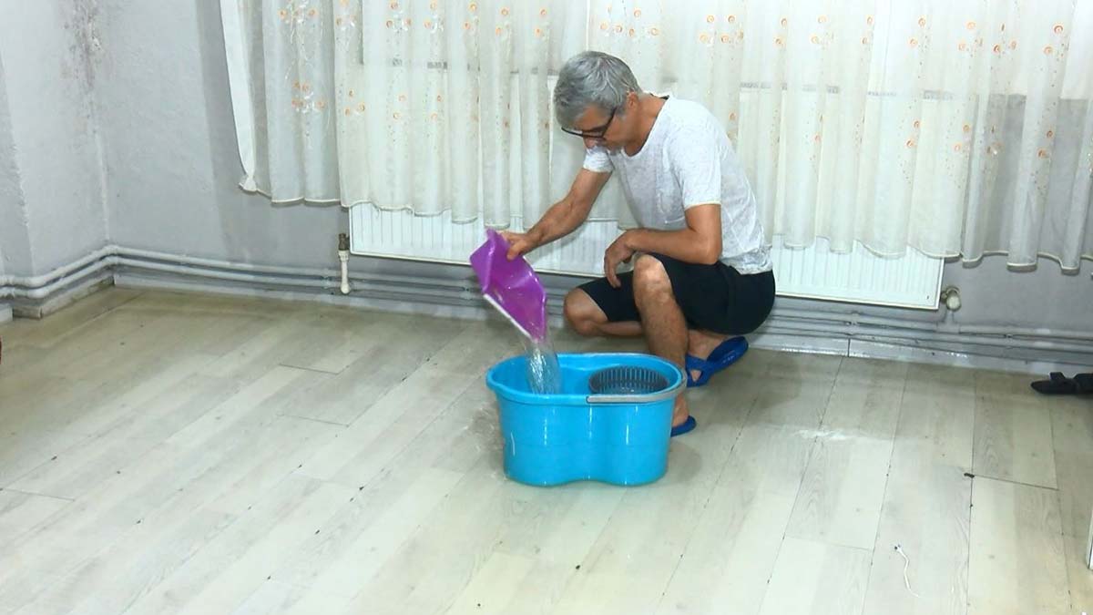 Su baskını olmasın diye mahalleli seferber oldu