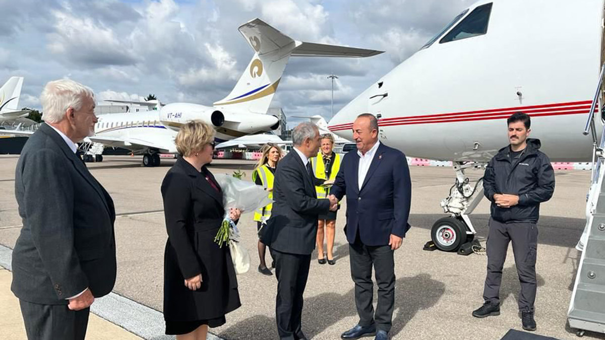 Çavuşoğlu, Kraliçe II. Elizabeth'in cenaze törenine katılacak