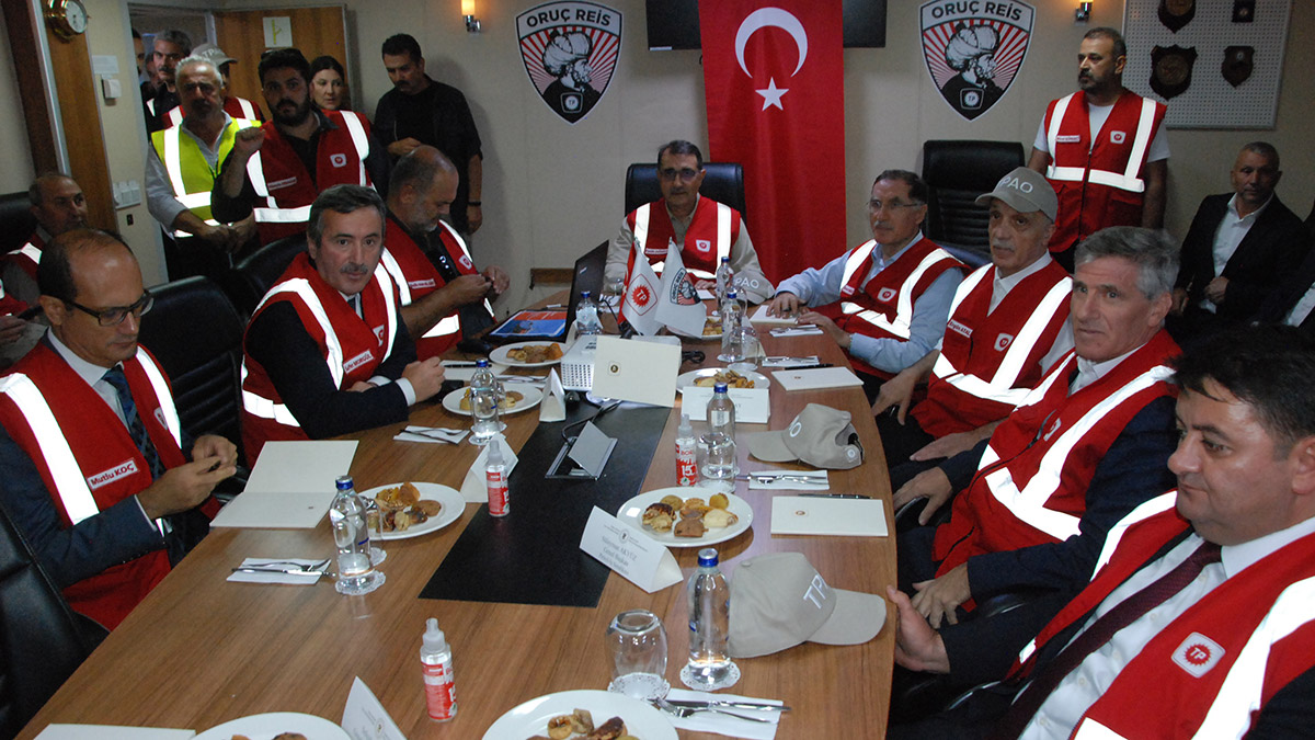 Zonguldak’ın Çaycuma ilçesinde bulunan Filyos Doğalgaz İşleme Tesisi’nde incelemelerde bulunan Enerji ve Tabii Kaynaklar Bakanı Fatih Dönmez, mart ayı içinde karaya ilk gaz akışını sağlamayı planladıklarını belirterek, “An itibari ile 16 inçlik doğal gazın taşınacağı ana boru hattının 140 kilometresi tamamlandı” dedi.