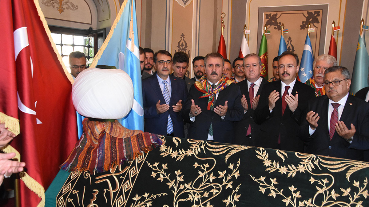 Enerji ve Tabii Kaynaklar Bakanı Fatih Dönmez, Karadeniz'de 540 milyar metreküplük doğal gaz keşfini 2023'ün ilk çeyreğinde evlere ulaştırmayı hedeflediklerini belirterek, “Şu an hem denizde hem de karada operasyonlar sorunsuz bir şekilde ilerliyor. İnşallah gelecek yıl Türkiye Karadeniz gazıyla buluşacak. Keşfin ateşini Akdeniz'de de yakmaya kararlıyız” dedi.