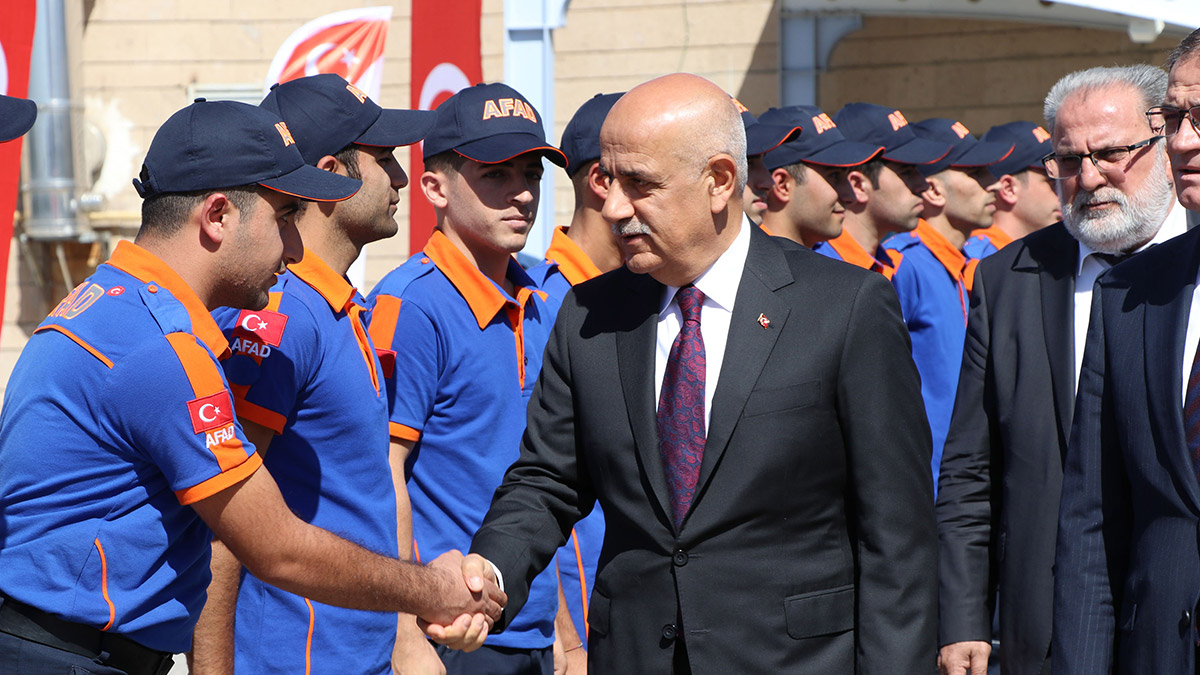 Pakistan'a giden 39 vagonlu tren uğurlandı