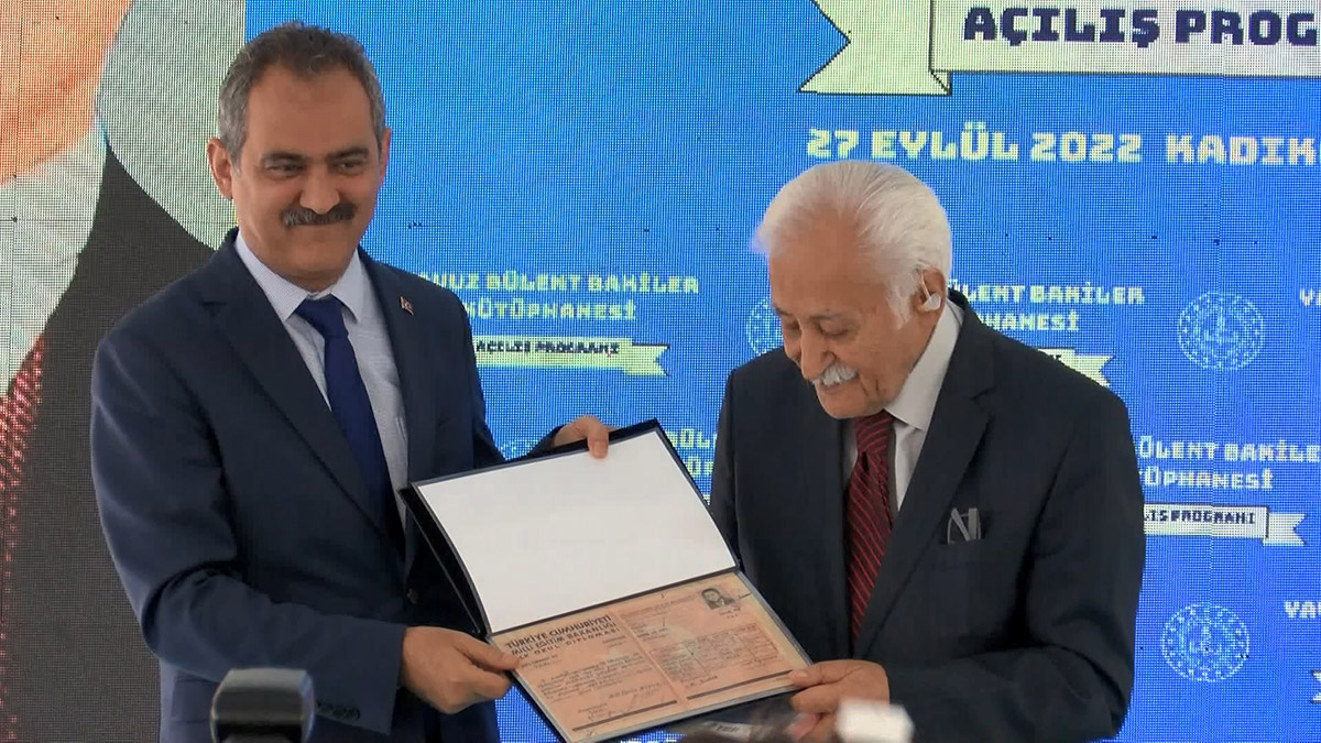 Milli Eğitim Bakanı Mahmut Özer, "Tüm okullarda artık kütüphane var. İki ay gibi kısa sürede, 16 bin 361 kütüphaneyi yaptık" dedi.