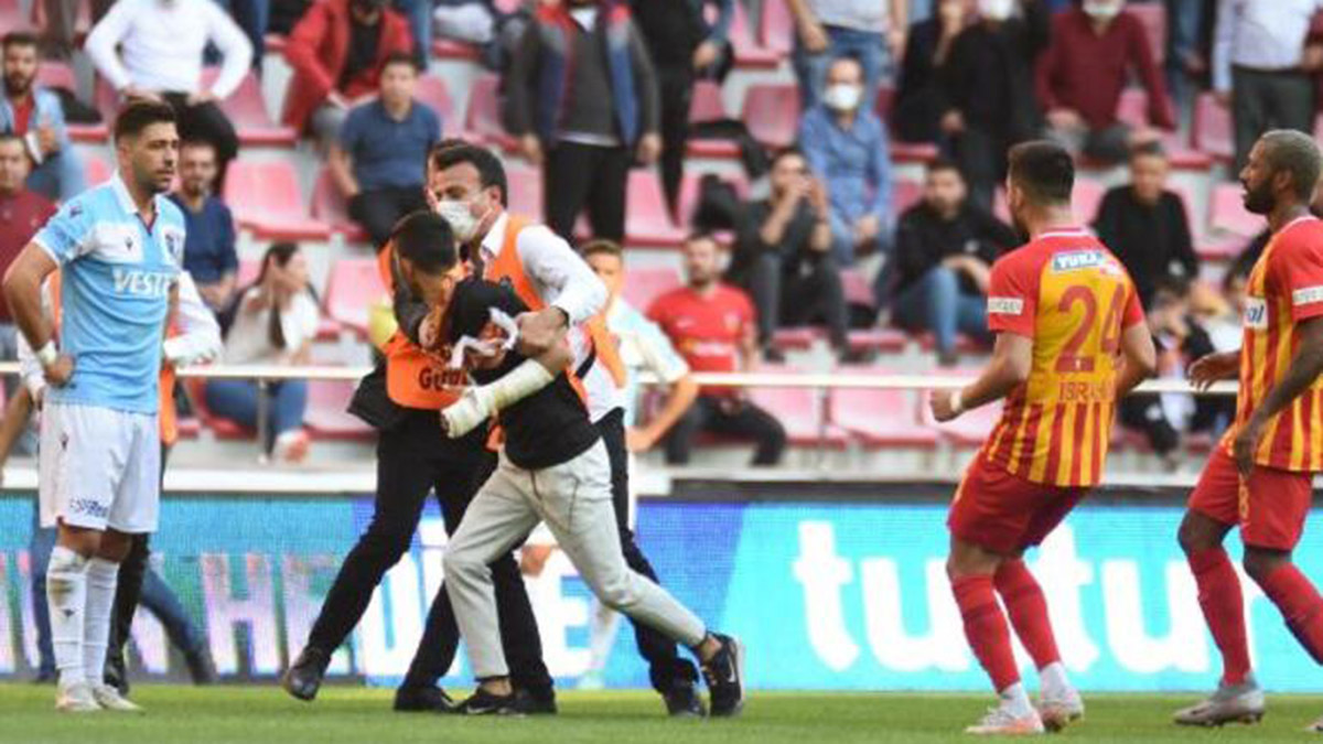 Bakasetas'ın üzerine yürüyen taraftara seyirden men cezası