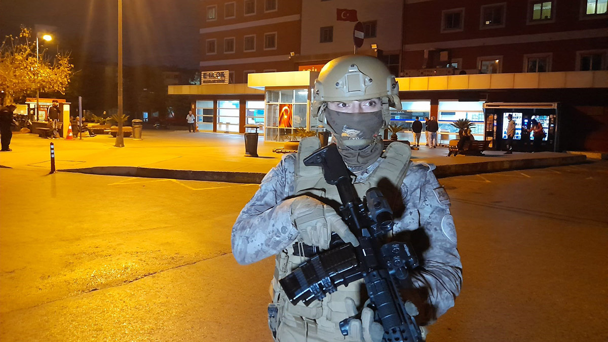 Hastane önünde silahlı saldırı