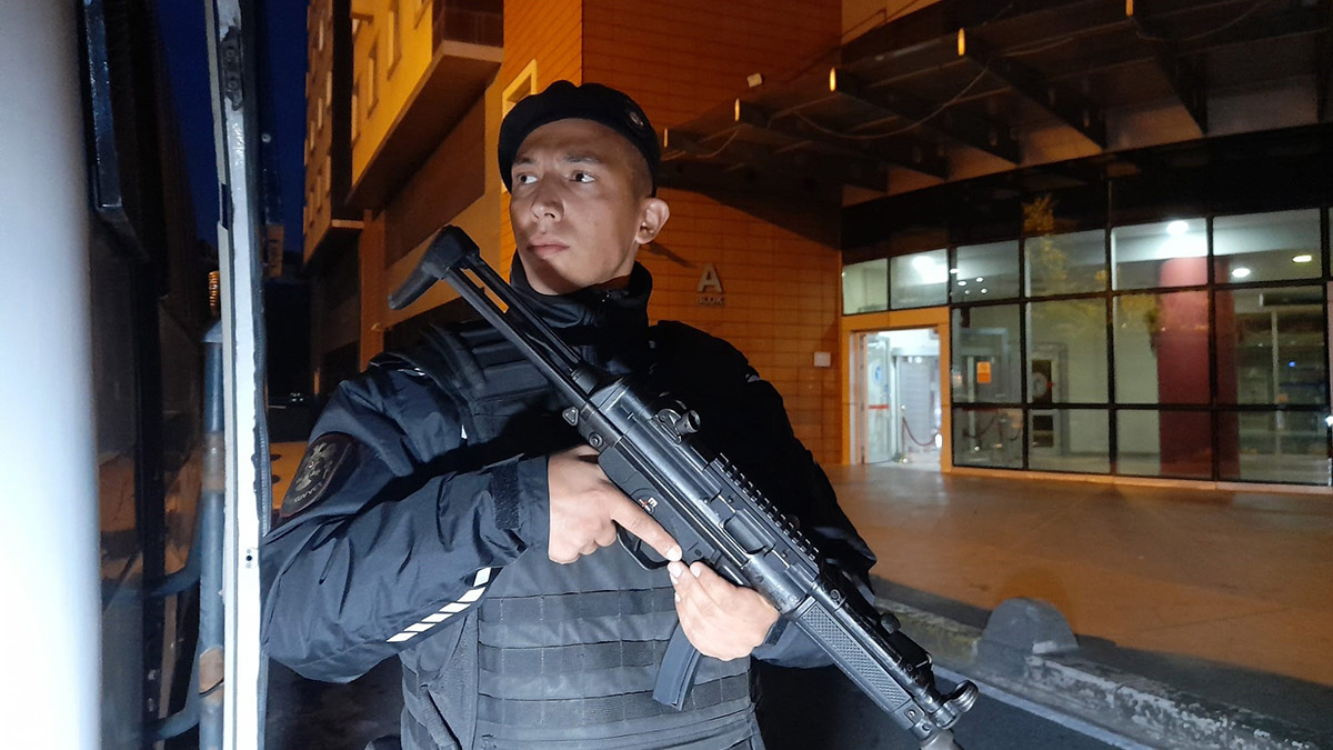 Hastane önünde silahlı saldırı