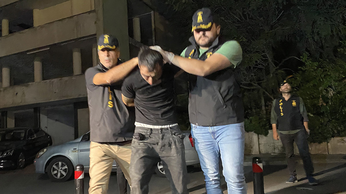 Fatih'te 2 polisi vuran saldırgan yakalandı