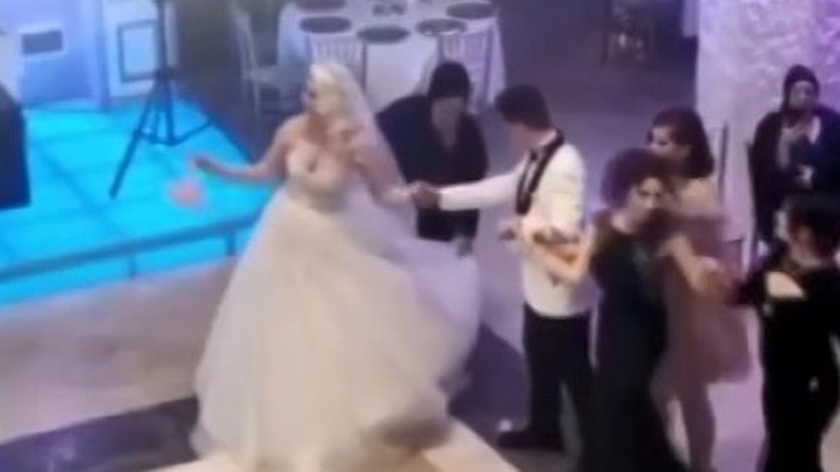 Düğünde istek şarkı kavgası