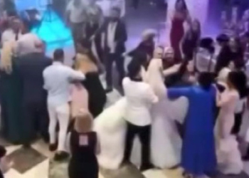 Düğünde istekk şarkı kavgası