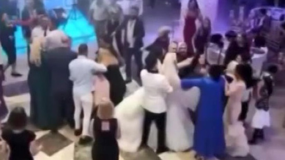 Düğünde istekk şarkı kavgası