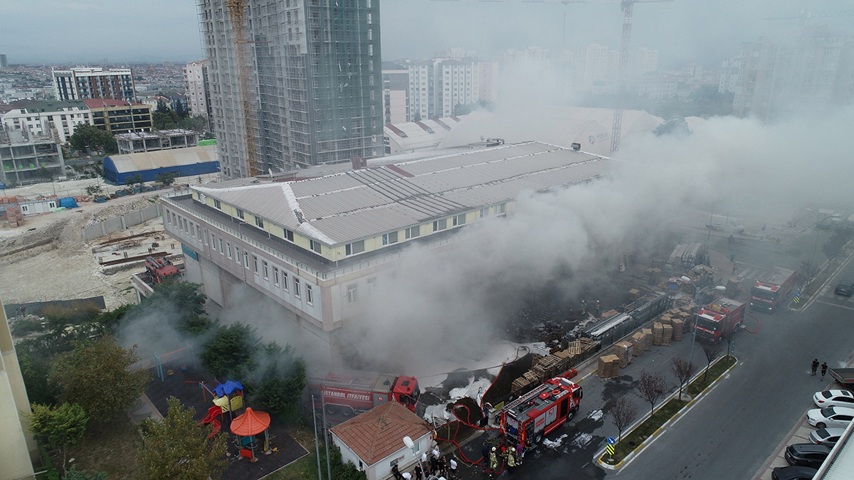 Beylikdüzü'nde depo yangını