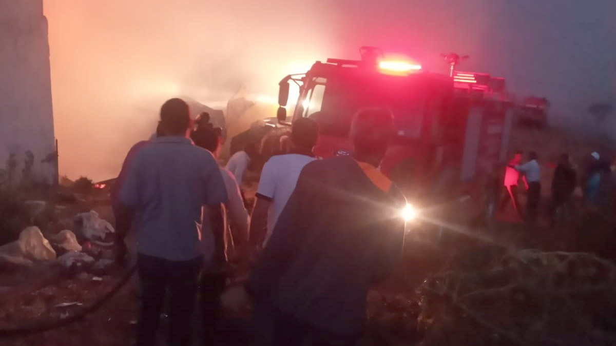 Bingöl'de çiftlik yangını; 6 bin 500 balya saman kül oldu