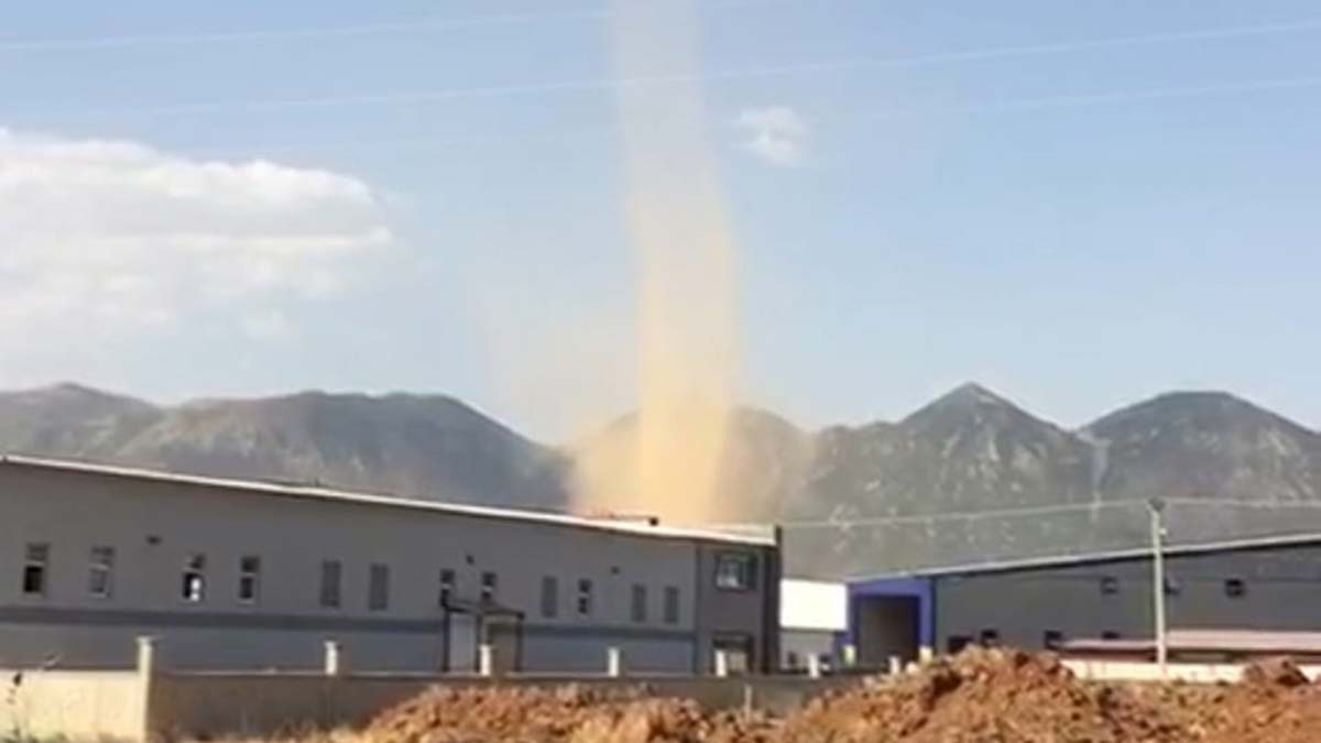 Bitlis'te hortum kameraya yansıdı