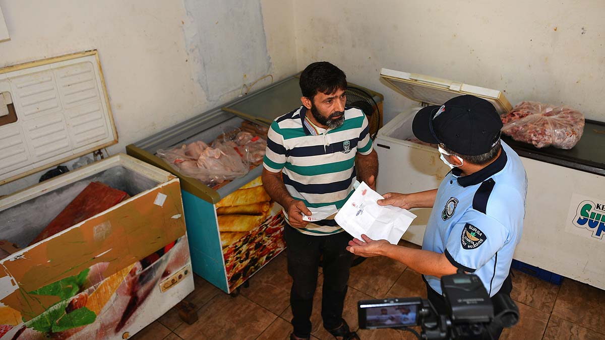 Depo baskınında 1.5 ton beyaz et imha edildi