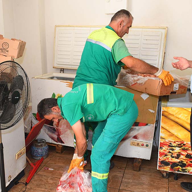 Depo baskınında 1.5 ton beyaz et imha edildi