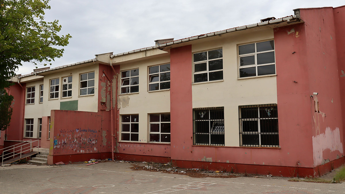 İlkokul binasına hırsızlar dadandı