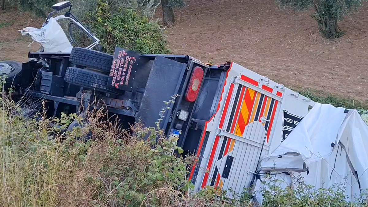 Bursa'da kamyonet ile hafif ticari araç çarpıştı; 7 yaralı