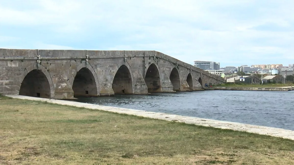 Mimar sinan tarafından inşa edilen büyükçekmece'deki tarihi kanuni sultan süleyman köprüsü'nde restorasyon çalışmaları başladı.  