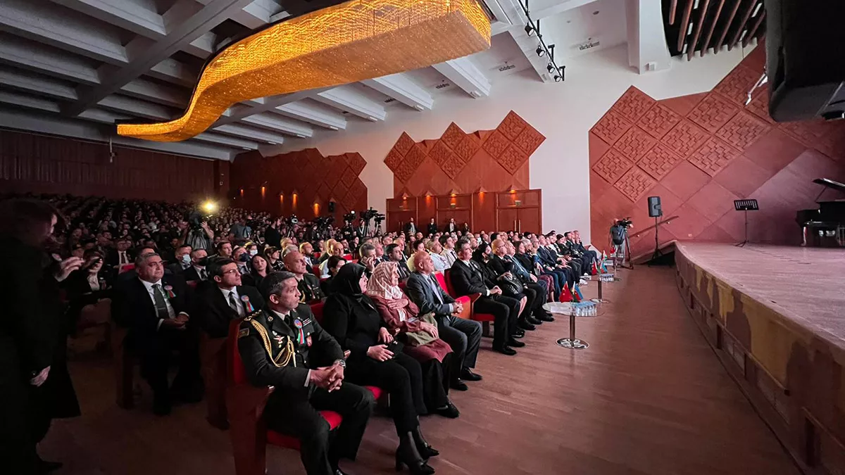 Gençler azerbaycan topraklarını 44 günde kurtardı