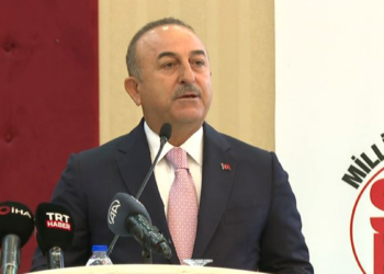 Yunan kaşınmaya devam ediyor