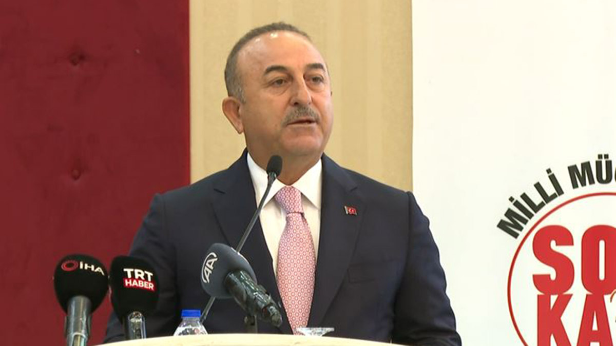 Yunan kaşınmaya devam ediyor