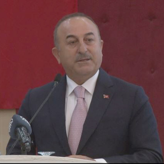 Yunan kaşınmaya devam ediyor