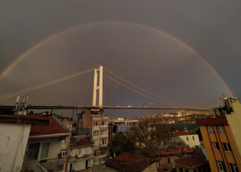 Çift gökkuşağı kartpostallık görüntü oluşturdu