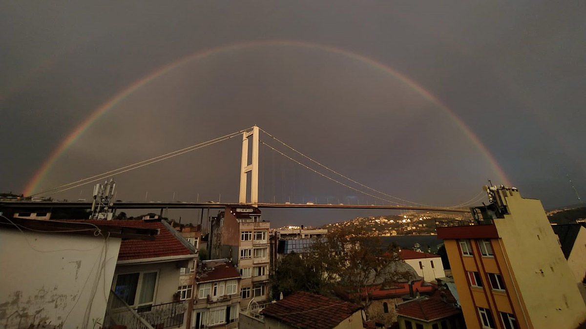 Çift gökkuşağı kartpostallık görüntü oluşturdu