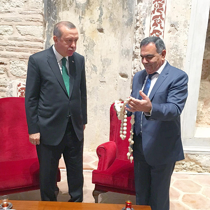 Su aygırı dişinden yapılmış padişah figürlü tespih görücüye çıktı