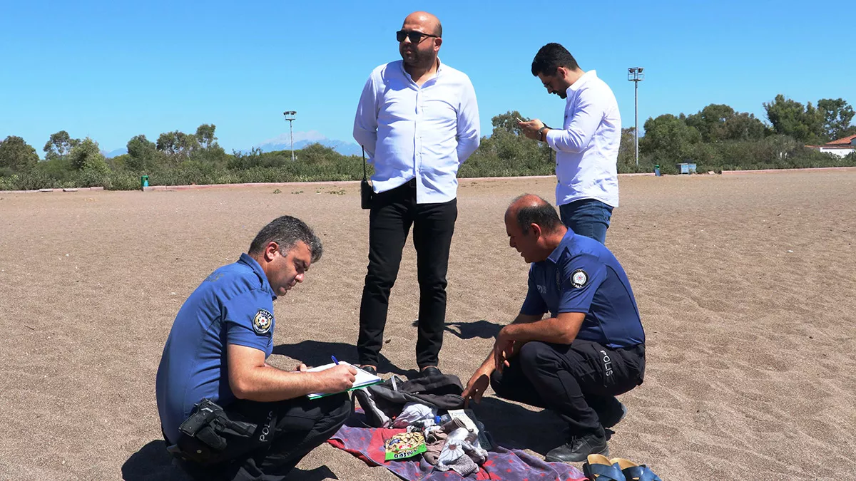 Antalya'da engin çavdar (29), serinlemek için girdiği denizde boğuldu. Çavdar’ın eşyaları arasında bulunan ve uzun süre çalan cep telefonuna polis cevap veremedi.